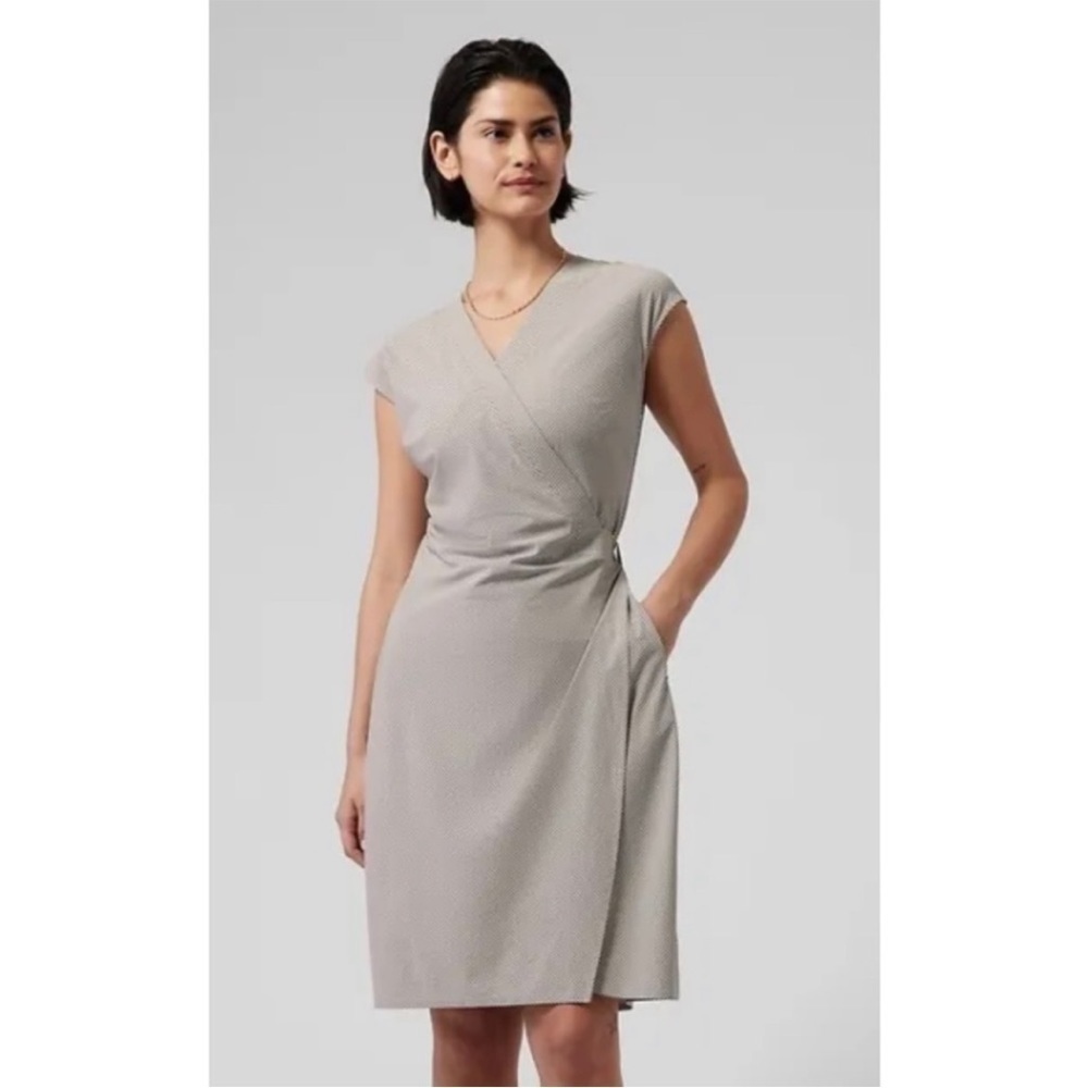 Athleta Newport Wrap Dress Size Small City Stripe Sleeveless Gray Sz XXS NEW